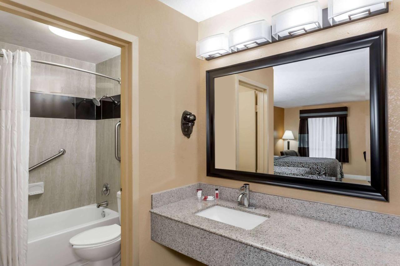 Days Inn By Wyndham Sarasota Bay Eksteriør bilde