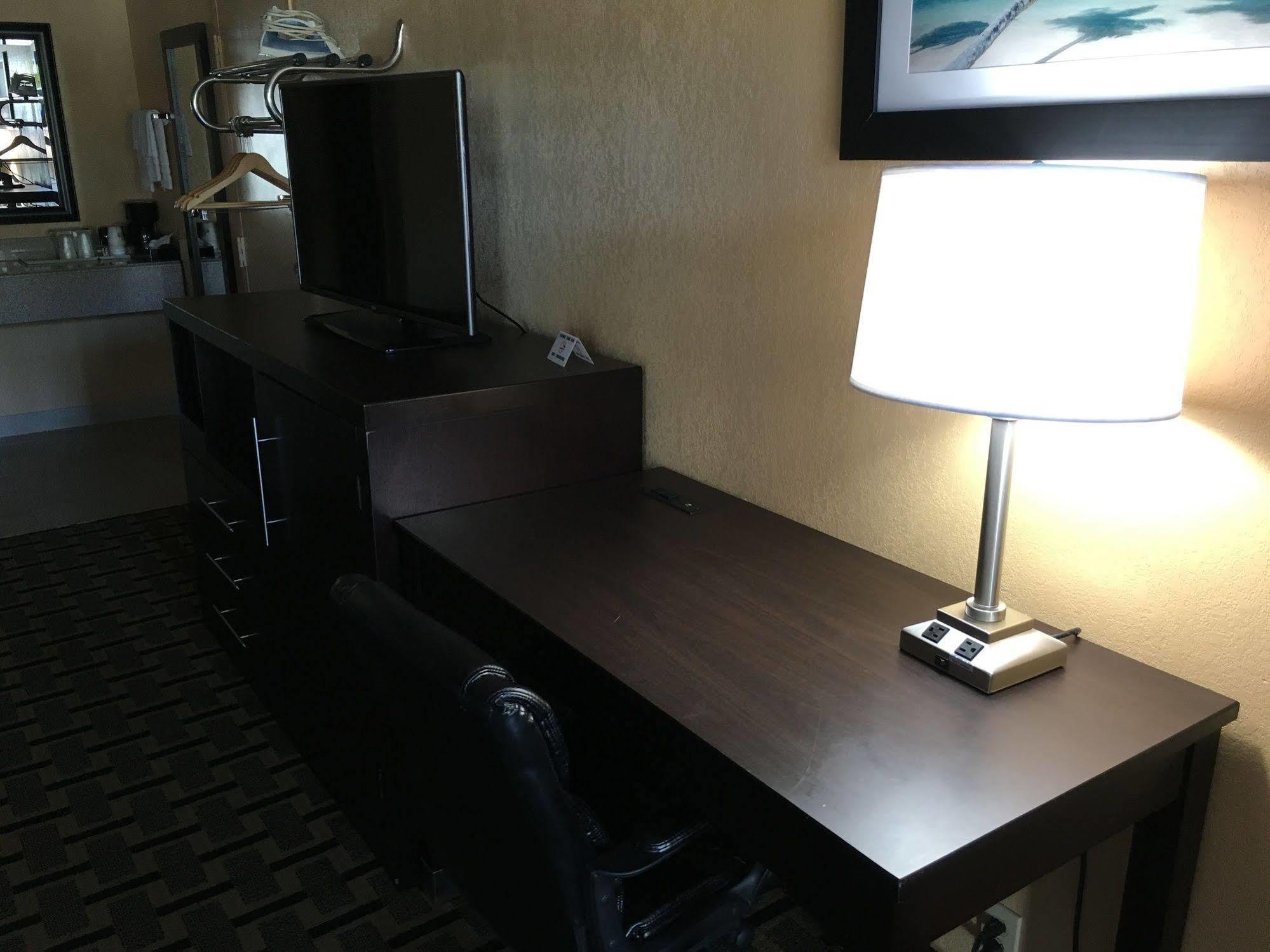 Days Inn By Wyndham Sarasota Bay Eksteriør bilde