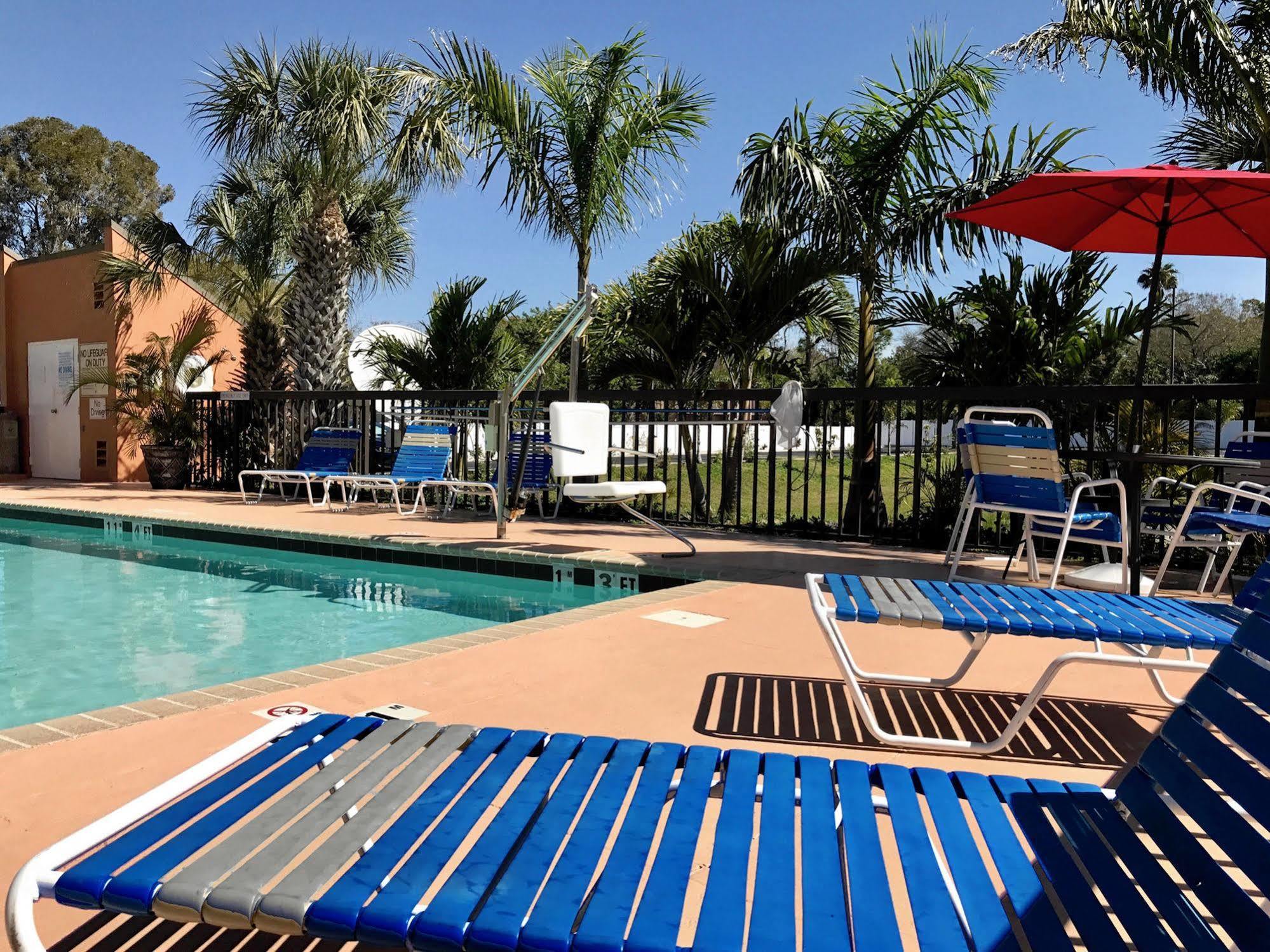 Days Inn By Wyndham Sarasota Bay Eksteriør bilde