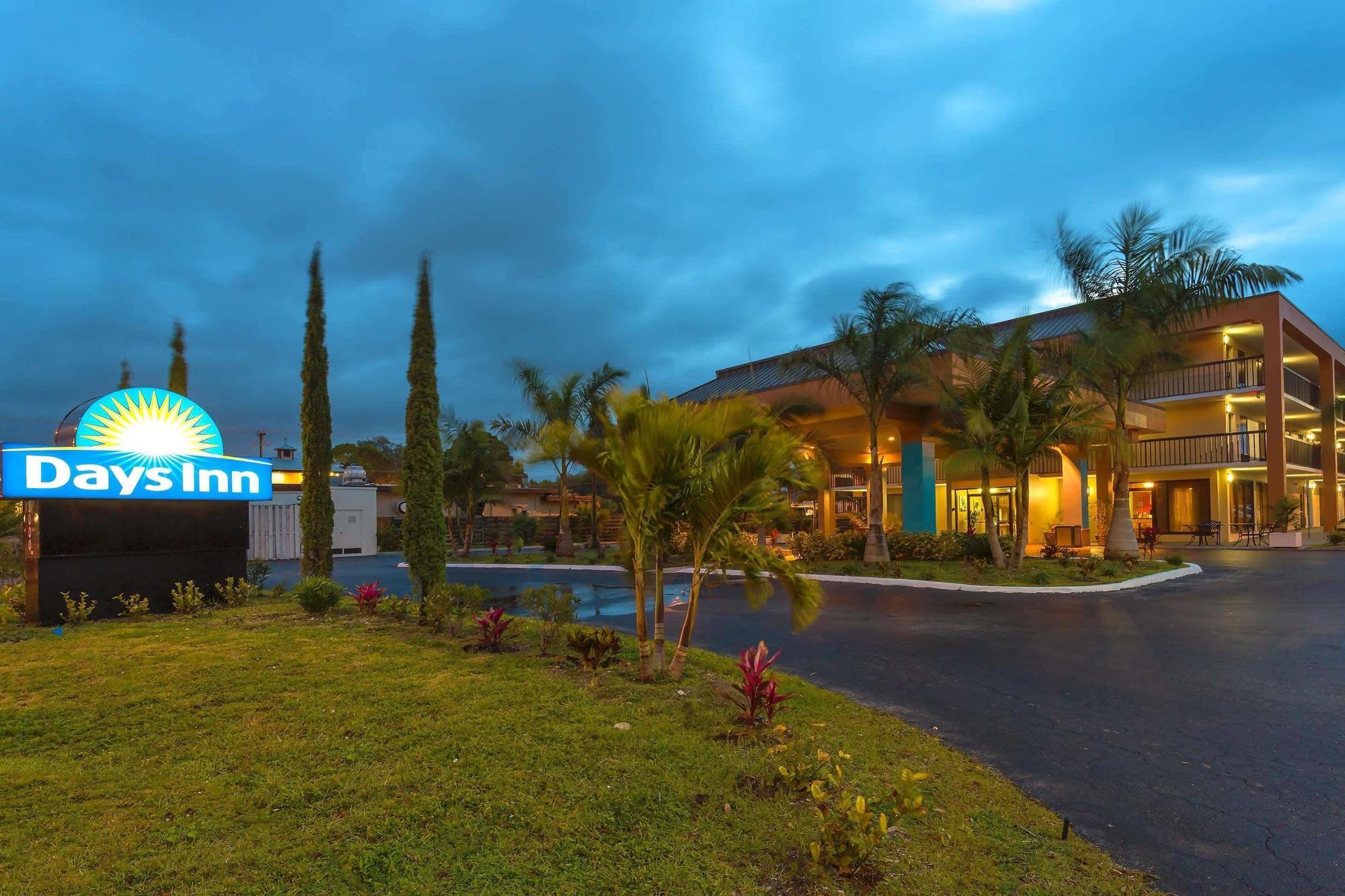 Days Inn By Wyndham Sarasota Bay Eksteriør bilde